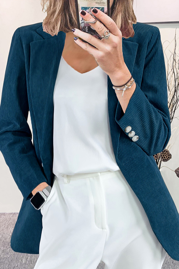 Adriana® | Swobodna, elegancka odzież wierzchnia z guzikami w jednolitym kolorze i dwustronnym kołnierzem