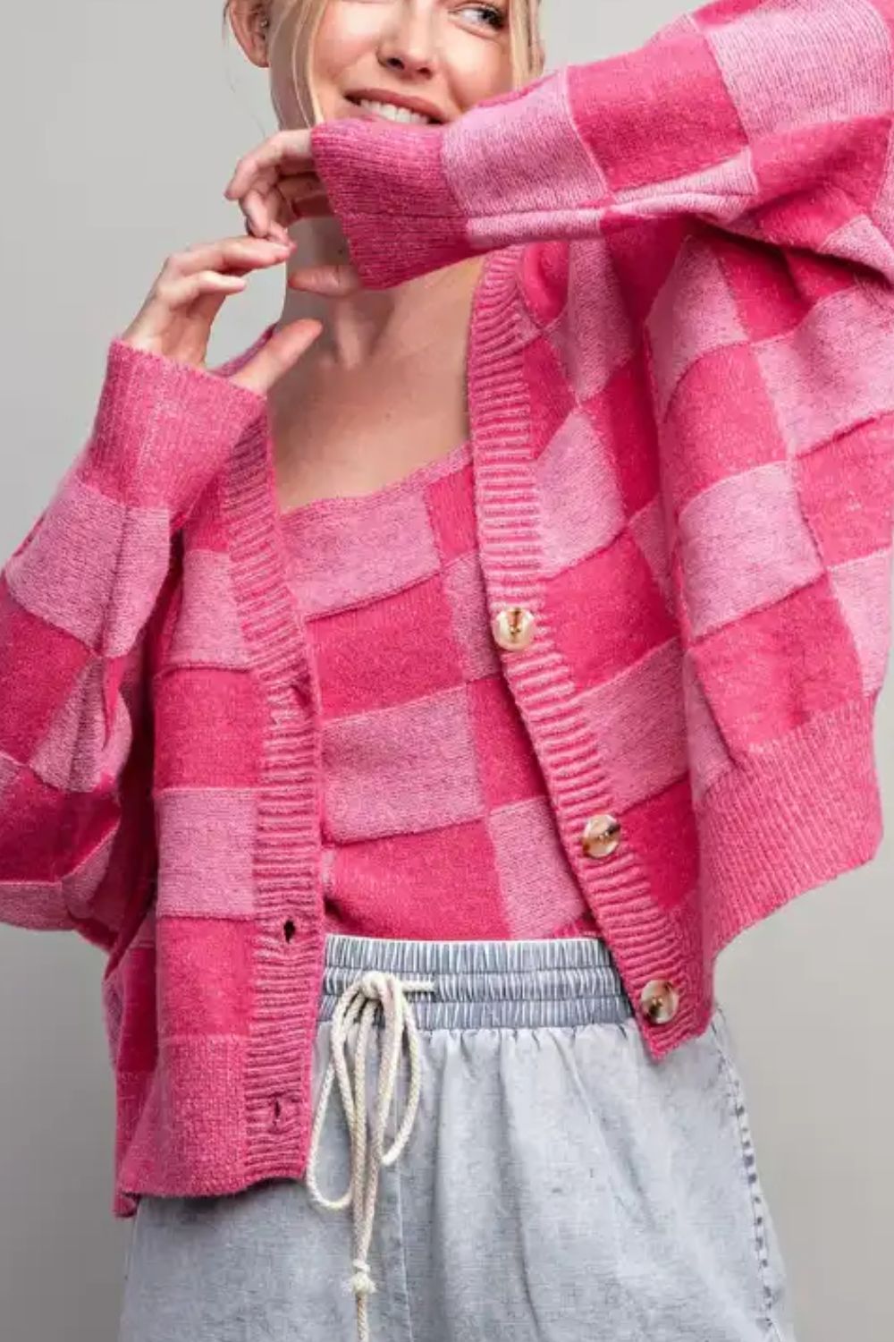 Adriana® | Kardigan w kratę z długim rękawem i dekoltem w kształcie litery V