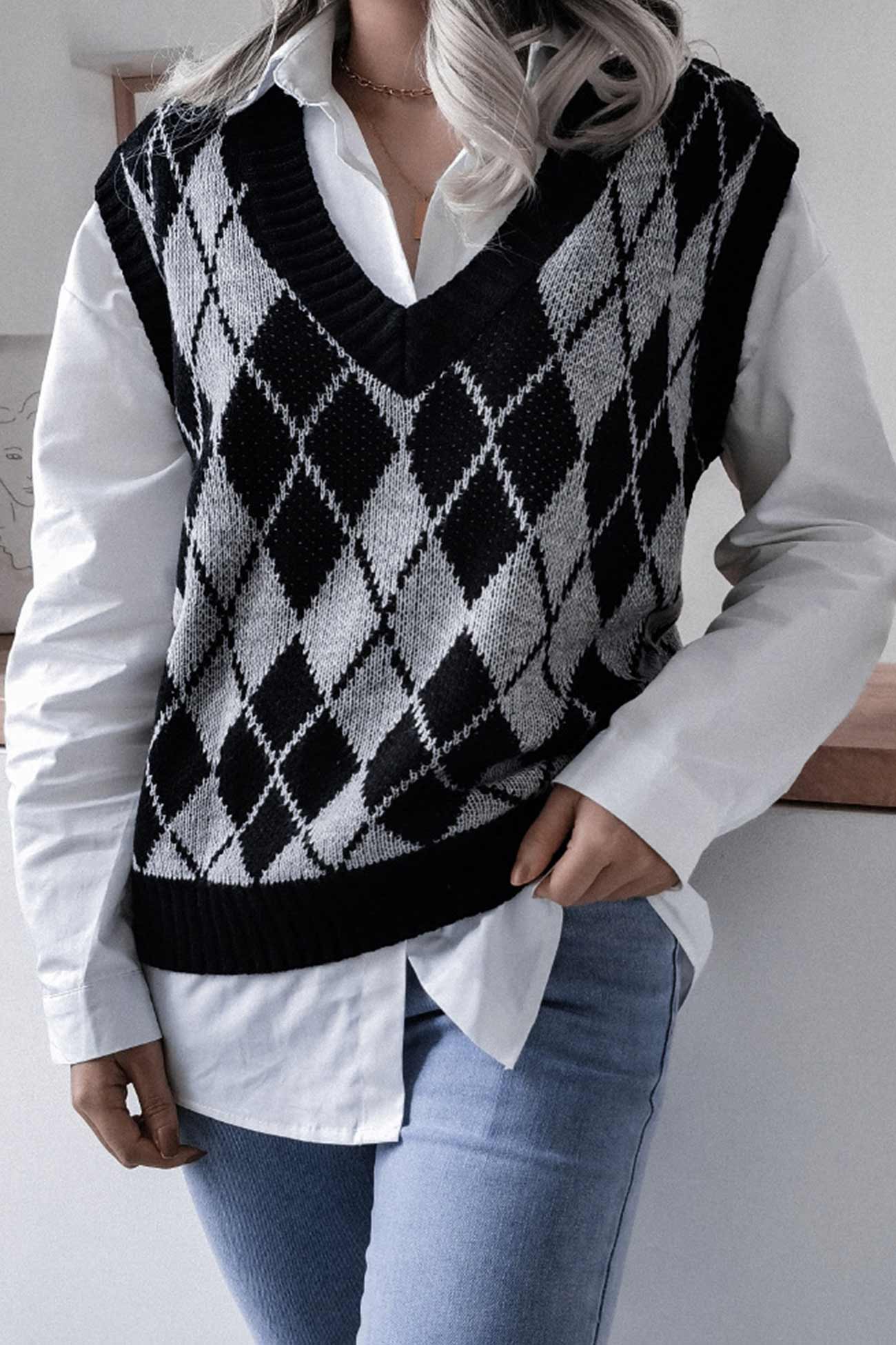 Milena® | Dzianinowy top w kratkę z dekoltem w kształcie litery V