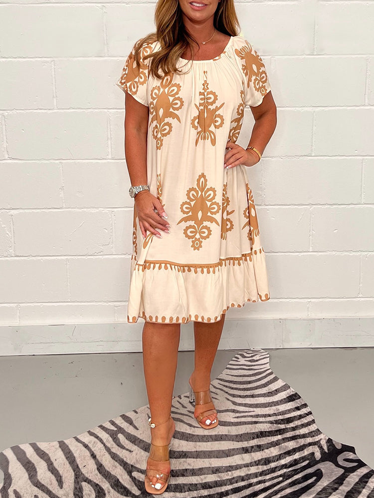 Sukienka z geometrycznym wzorem i kwadratowym dekoltem