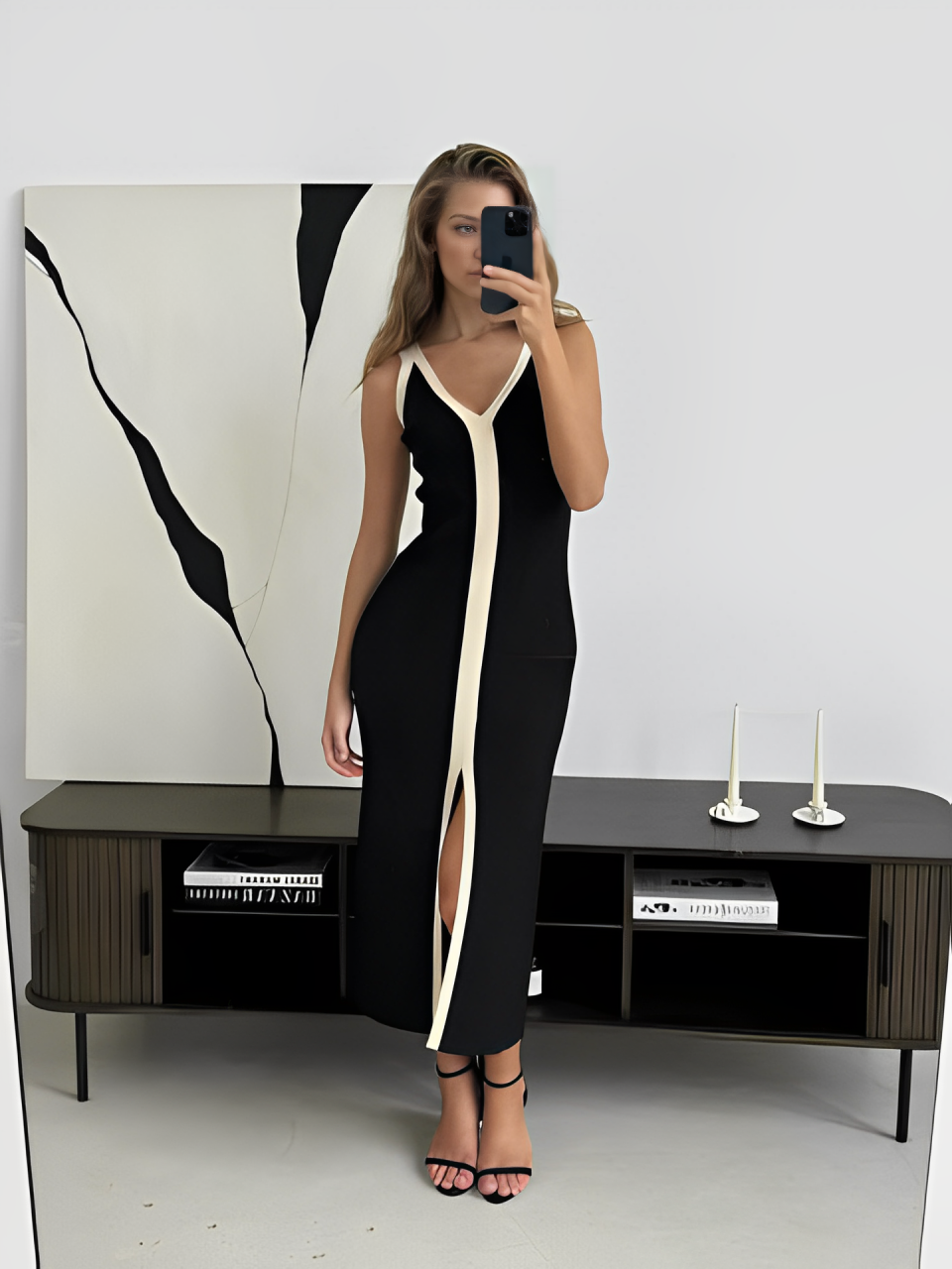 Adriana® | Sukienka z dekoltem w kształcie litery V