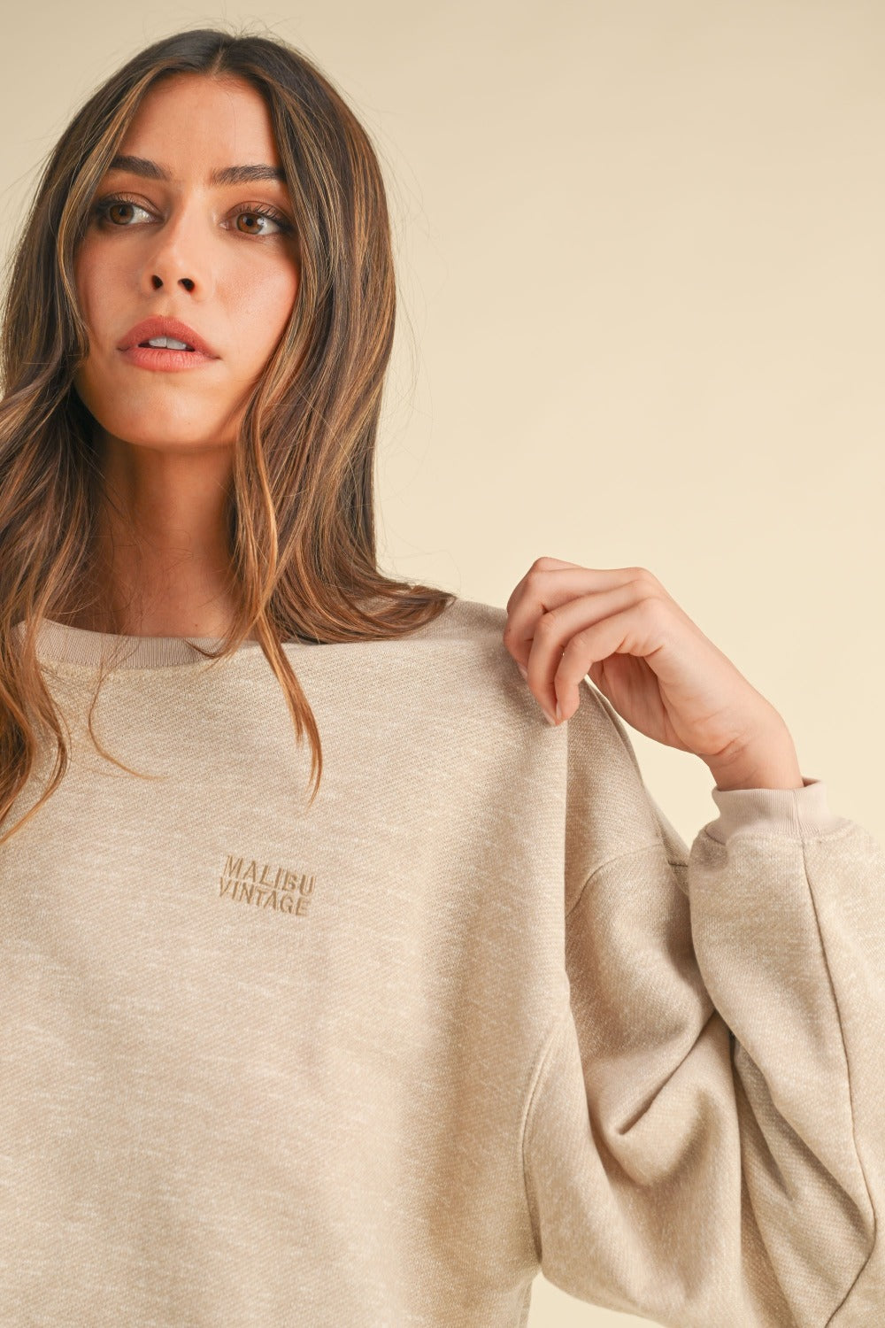 Alba® | Bluza z okrągłym dekoltem i haftem literowym