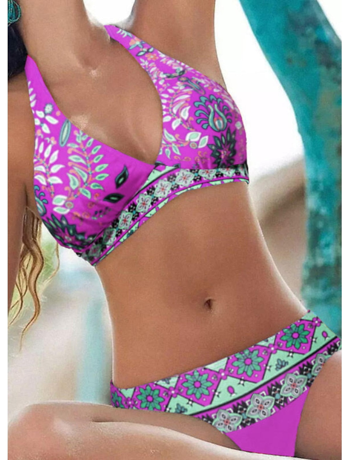 Romina | Bikini z kwiatowym nadrukiem i dekoltem w szpic