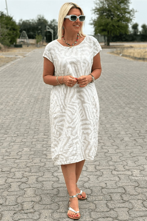 Naila - Midi Sukienka Rayon z Wzorem Zebra i Okrągłym Dekoltem