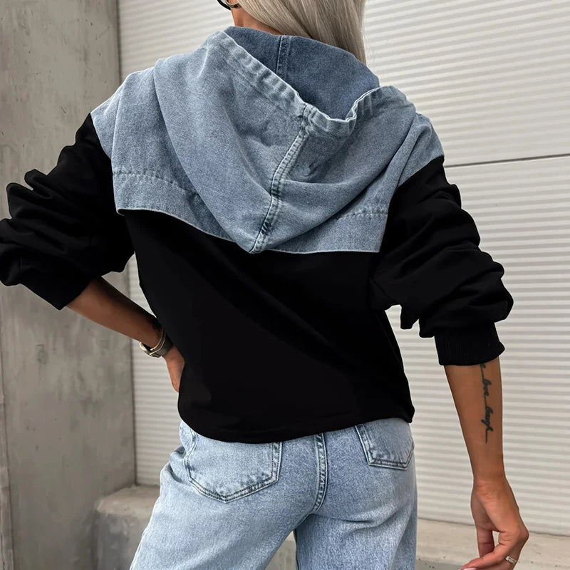 Adelina® | Swobodna, zapinana na zamek bluza z kapturem z patchworkowym wzorem, wykonana z dżinsu