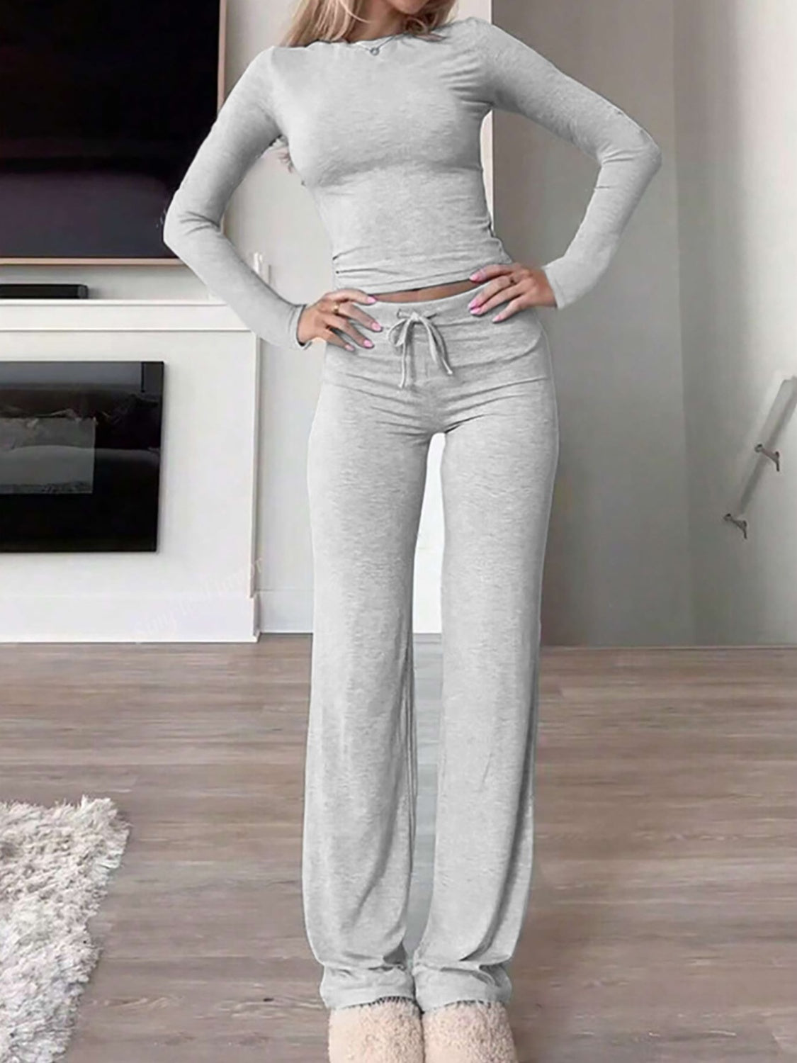Melisa® | Zestaw składający się z topu z długim rękawem i spodniami ściąganymi trokami