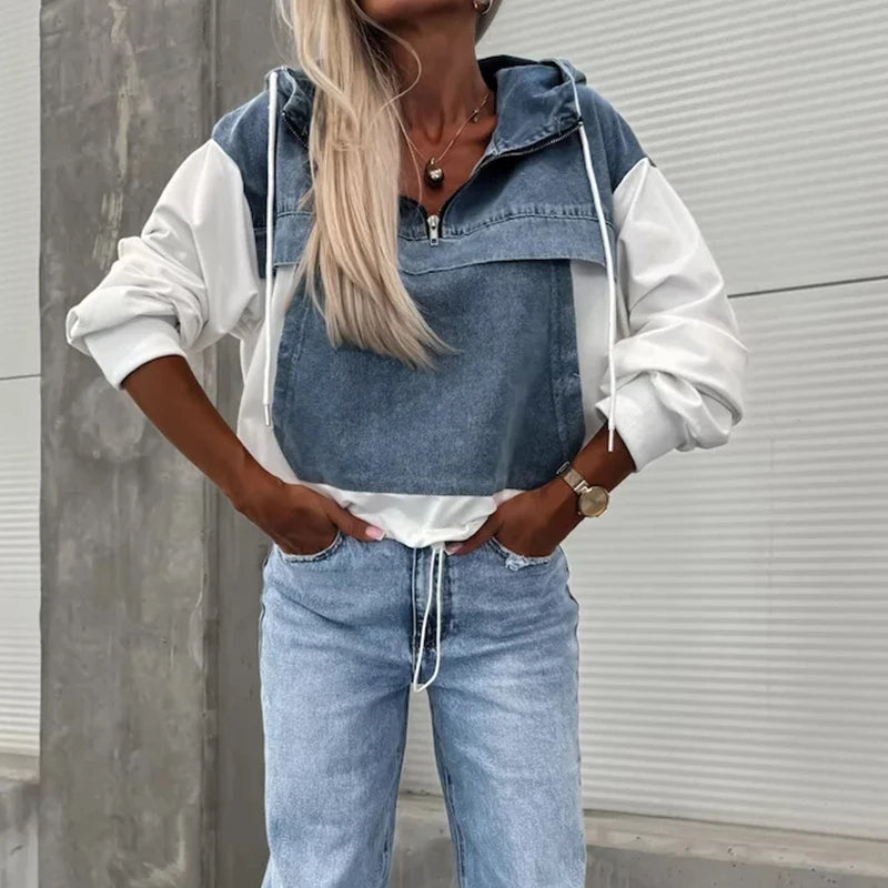 Adelina® | Swobodna, zapinana na zamek bluza z kapturem z patchworkowym wzorem, wykonana z dżinsu