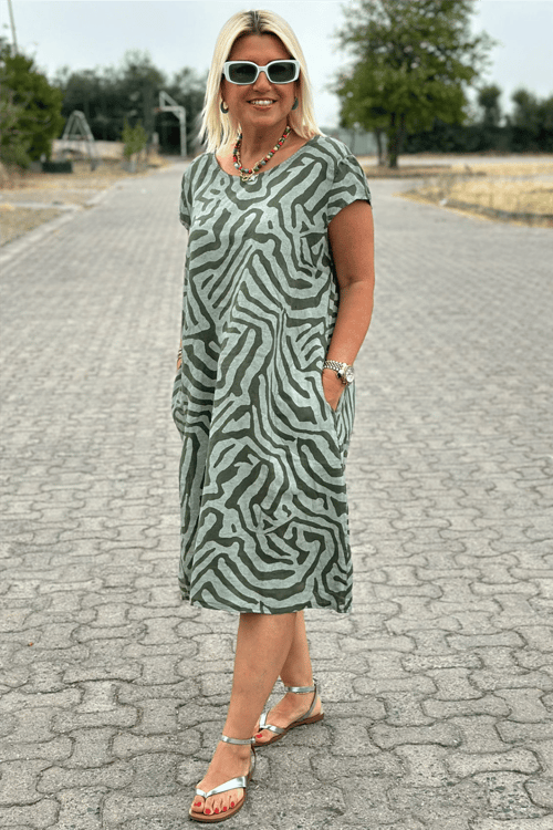 Naila - Midi Sukienka Rayon z Wzorem Zebra i Okrągłym Dekoltem