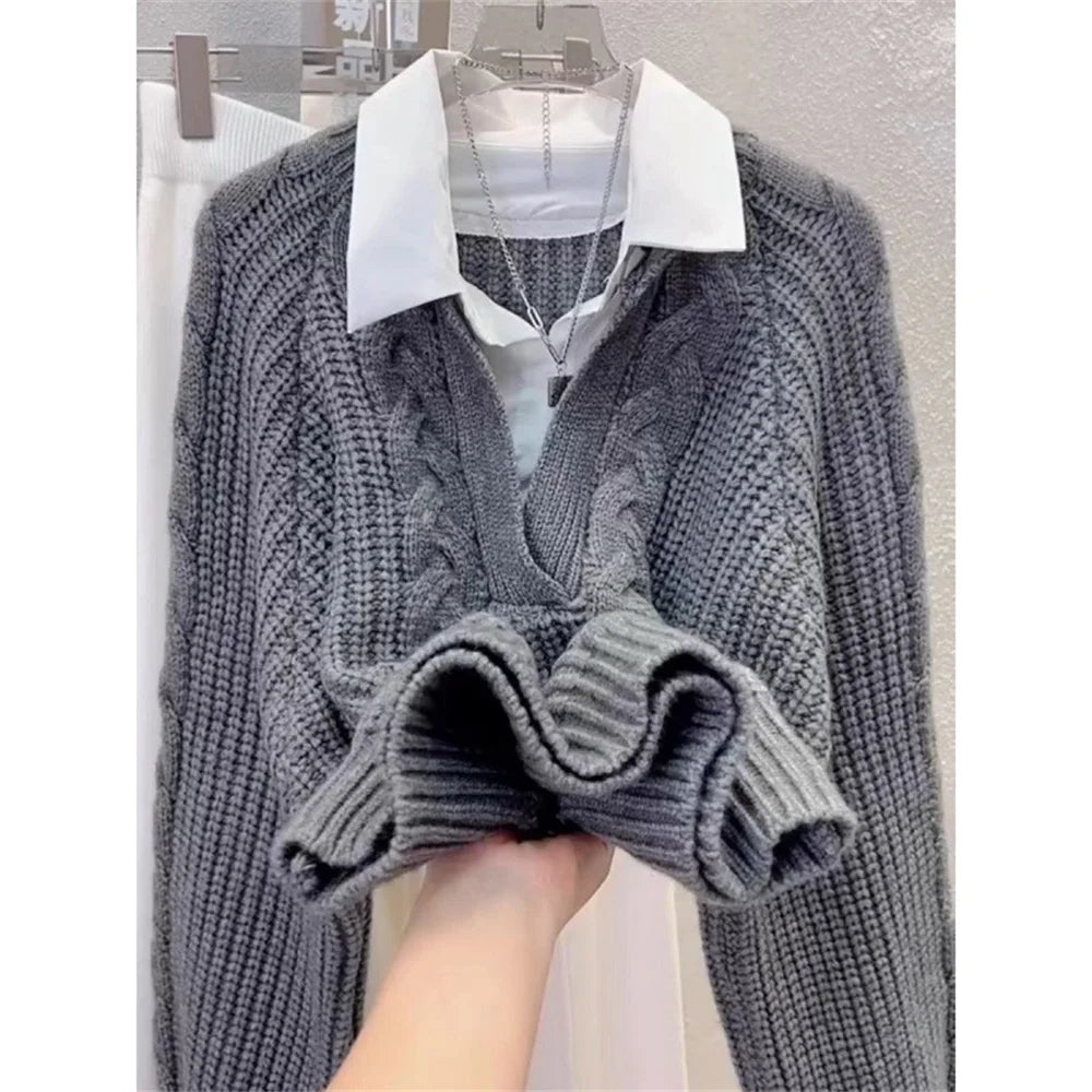 Mireya® | Sweter warkoczowy z dekoltem w kształcie litery V i warstwowym kołnierzem