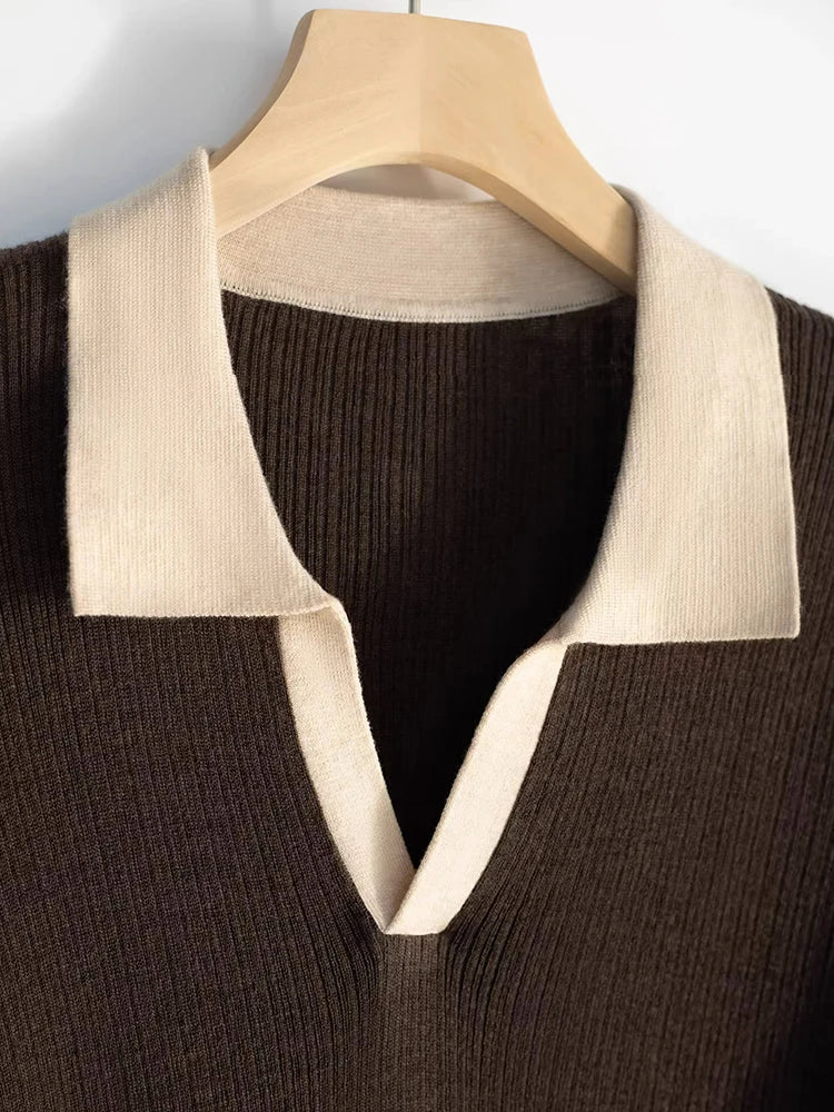 Alessandra® | Prążkowany sweter damski z dekoltem w kształcie litery V i kontrastowym kołnierzem