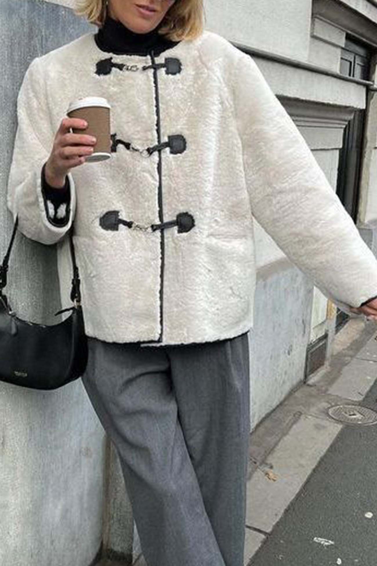 Milagros® | Pluszowa kurtka z okrągłym dekoltem i metalowymi guzikami