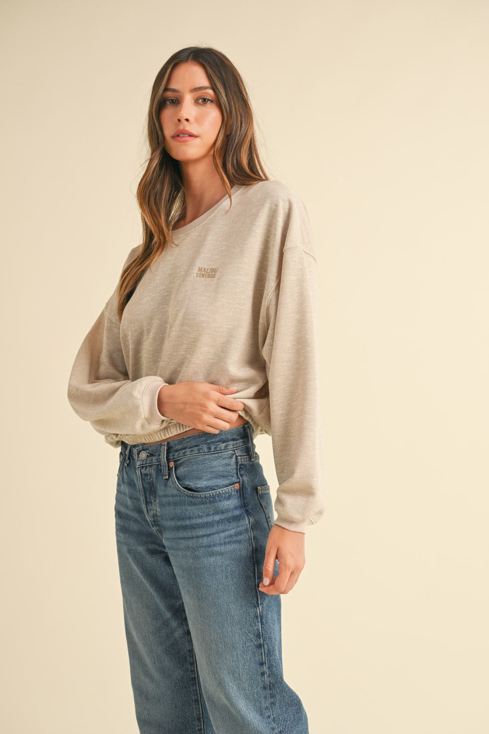 Alba® | Bluza z okrągłym dekoltem i haftem literowym