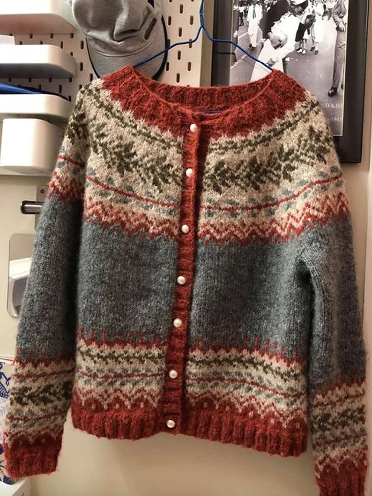 Abigail – Żakardowy Sweter Zapinany na Guziki w stylu Vintage Fel Island
