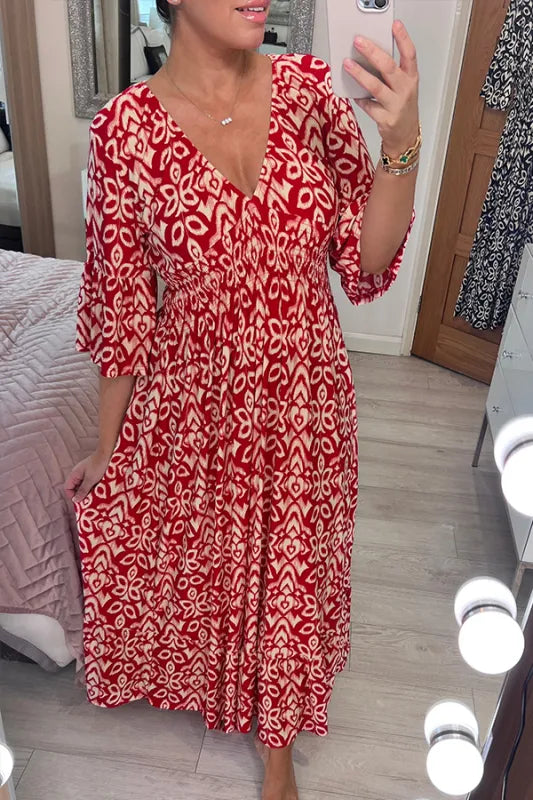 Długa sukienka w stylu boho z dekoltem w kształcie litery V w talii